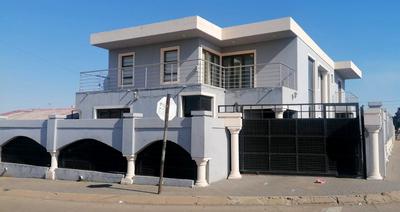 House For Rent in Dhlamini, Soweto