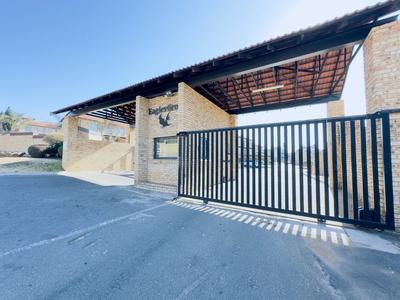Apartment / Flat For Sale in Honeydew Grove, Roodepoort