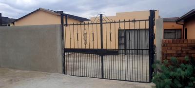 House For Sale in Pimville, Soweto