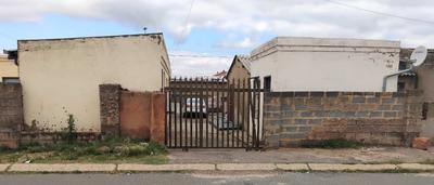 House For Sale in Mohlakeng, Randfontein