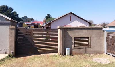 House For Sale in Lenasia South, Johannesburg