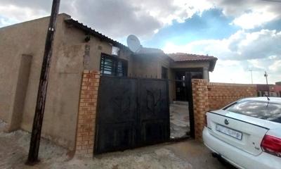 House For Sale in Pimville, Soweto