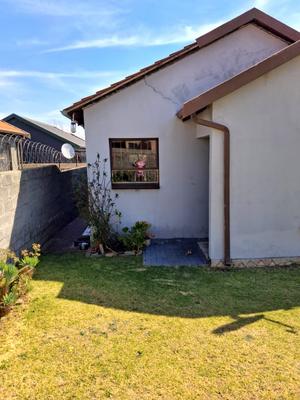 House For Sale in Fleurhof, Roodepoort