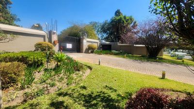 Townhouse For Sale in Lonehill, Sandton