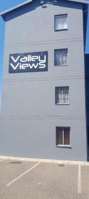 Apartment / Flat For Sale in Fleurhof, Roodepoort