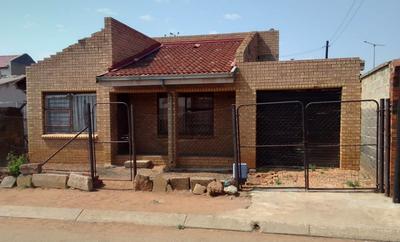 House For Sale in Klipspruit, Soweto