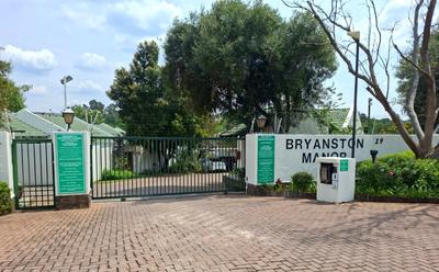 Townhouse For Sale in Paulshof, Sandton
