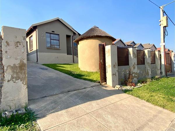 House For Rent in Fleurhof, Roodepoort