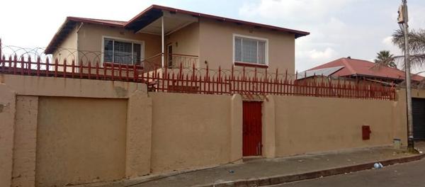 House For Sale in Hurst Hill, Johannesburg