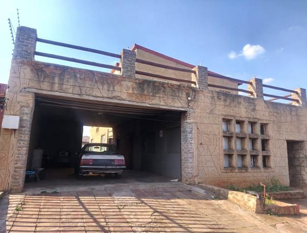 House For Sale in Lenasia South, Johannesburg