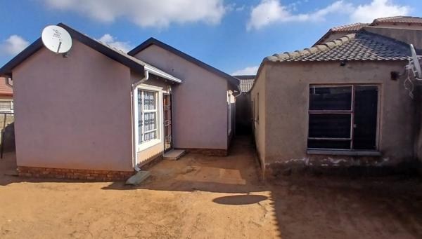 House For Sale in Bram Fischerville, Soweto