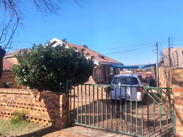 House For Sale in Lenasia South, Johannesburg
