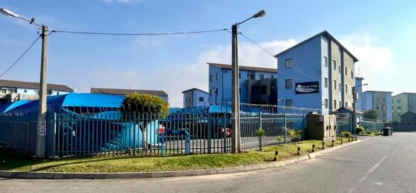 Apartment / Flat For Sale in Fleurhof, Roodepoort