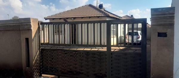 House For Sale in Lufhereng, Soweto
