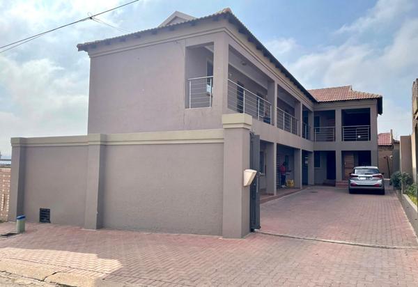 House For Sale in Emdeni, Soweto