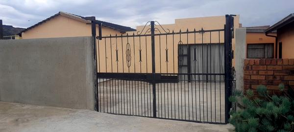 House For Sale in Pimville, Soweto