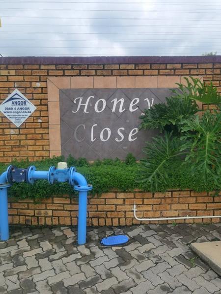 Townhouse For Sale in Honeypark, Roodepoort