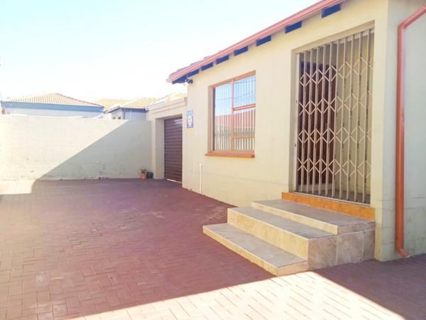 House For Sale in Riverlea, Johannesburg