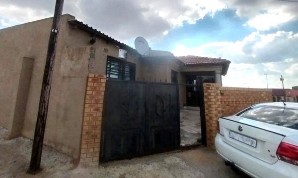 House For Sale in Pimville, Soweto