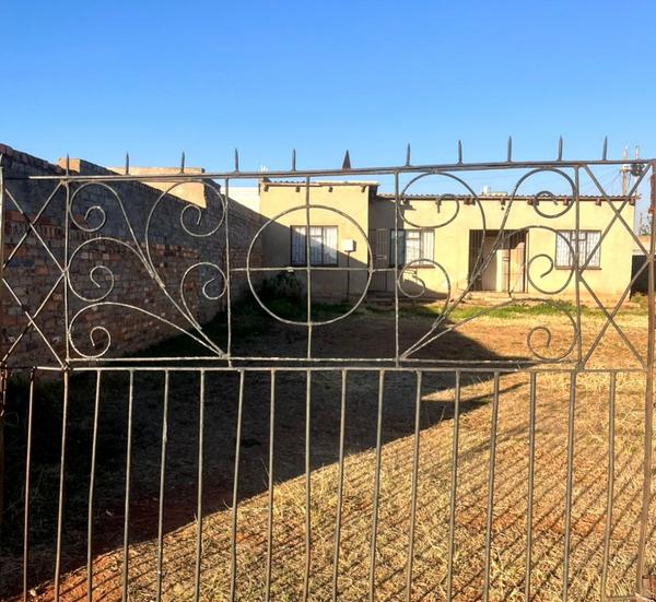 House For Sale in Lawley, Johannesburg