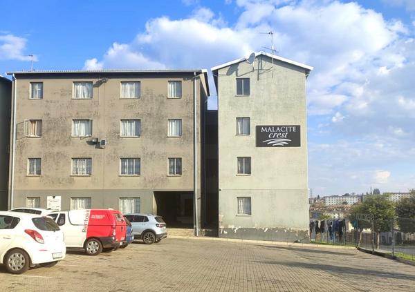 Apartment / Flat For Sale in Fleurhof, Roodepoort